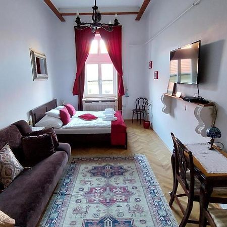 Classical Budapest Apartment In The Old Pest ภายนอก รูปภาพ