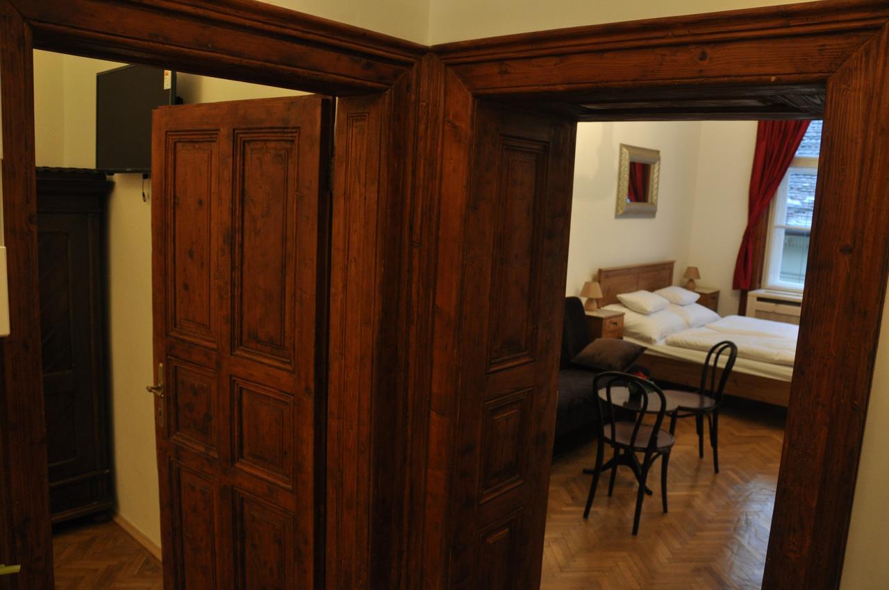 Classical Budapest Apartment In The Old Pest ภายนอก รูปภาพ