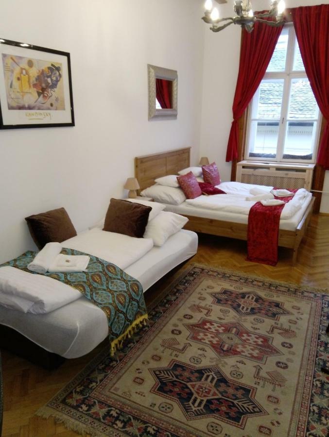 Classical Budapest Apartment In The Old Pest ภายนอก รูปภาพ